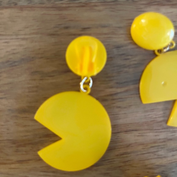 Set of Pac-Man Shapped Earrings - Picture 4 of 4